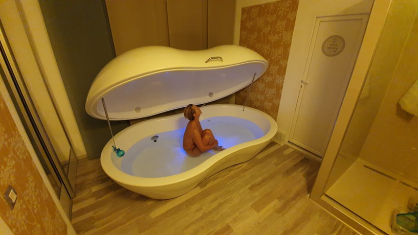 Aquarmony Infinity pod | Float Pod Elliptical with Cover/Lid and Epsum Salt